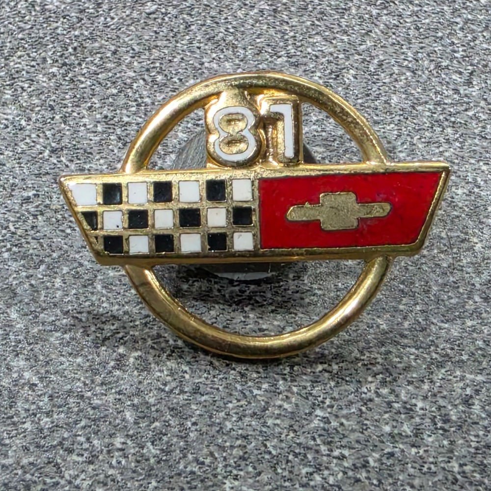Chevrolet Corvette 1981 Lapel Pin Gold Red Excellent C3 Enamel Emblem
